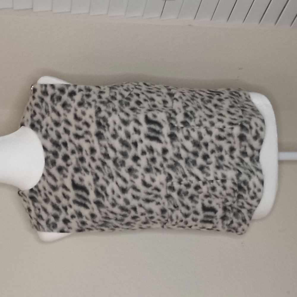 Line & Dot sleeveless top
